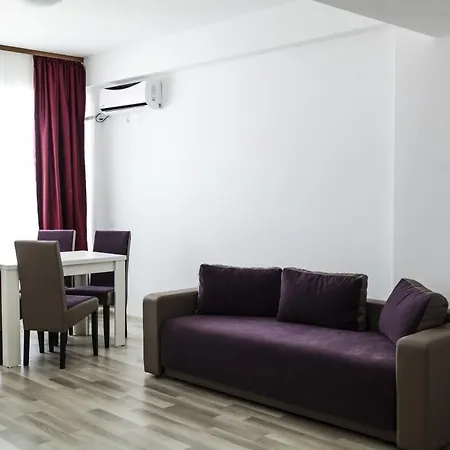 Summerland Beach Mamaia