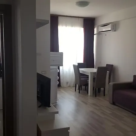 Summerland Beach Mamaia